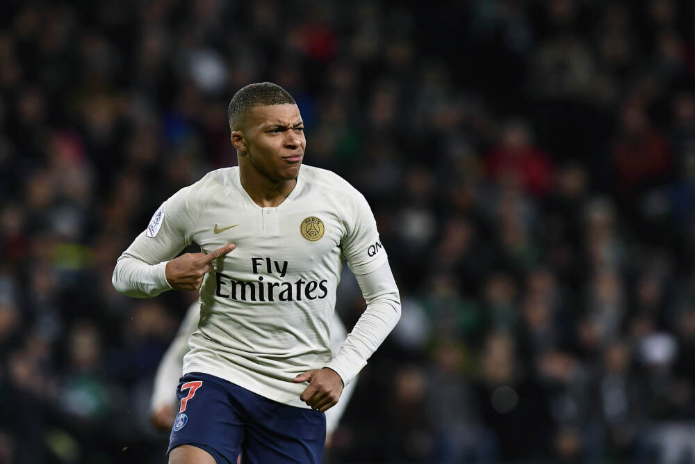 时速358公里！中国三位16岁少年刷新微型无人机极速纪录，比高铁还快